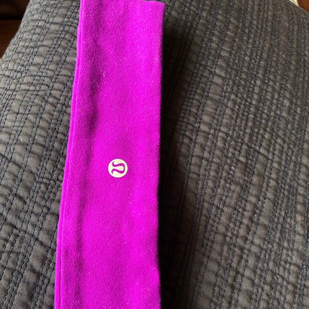 Lululemon Flyaway headband tender violet. NWOT